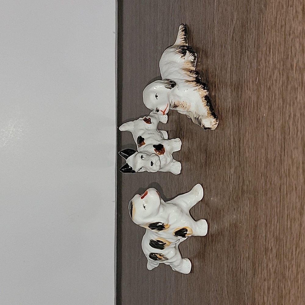 Porcelain dogs